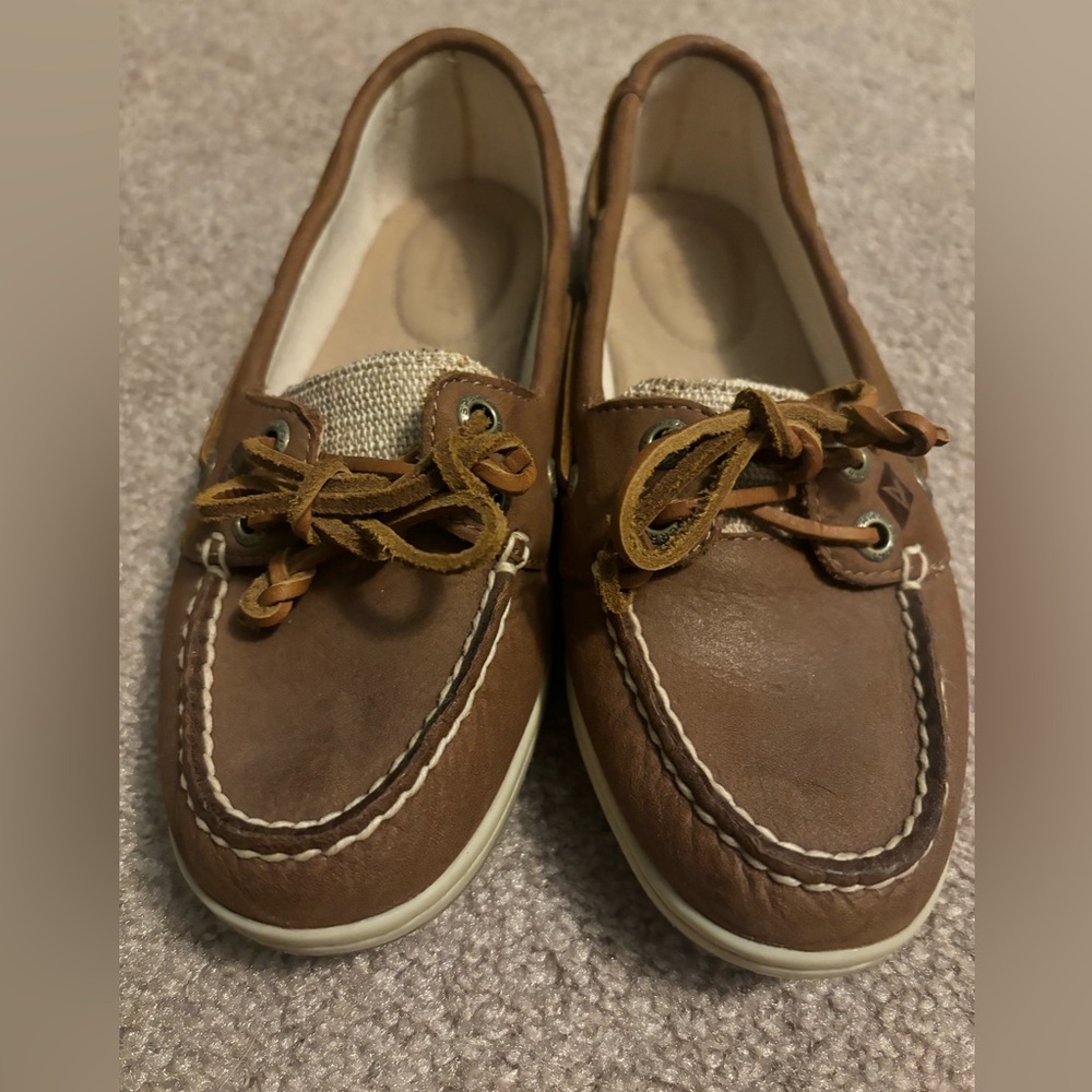 Sperry women’s angelfish brown leather boat shoes. Size 5